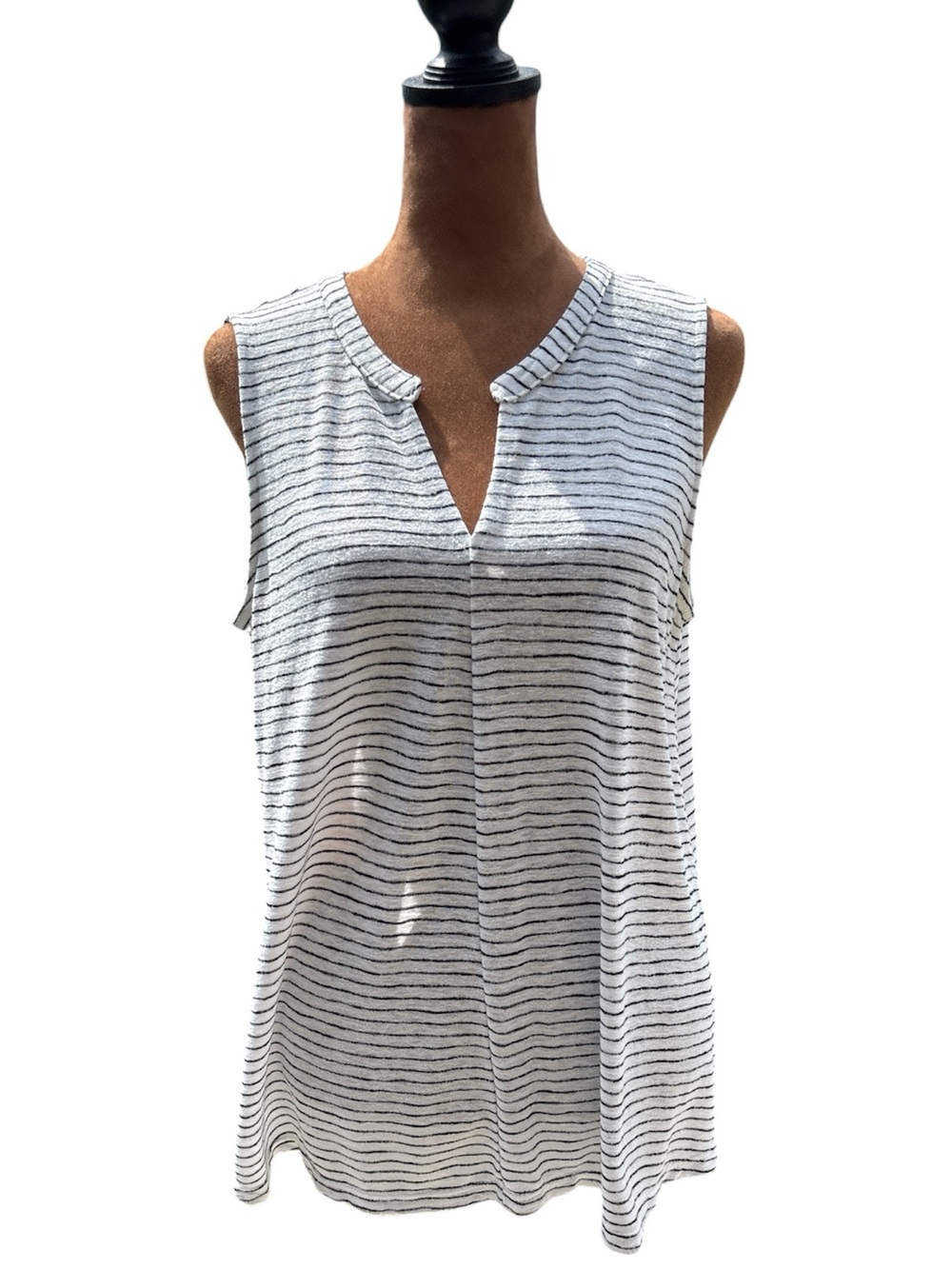 OLD NAVY EUC White & Black Striped Sleeveless V-Notch Tank Size Medium